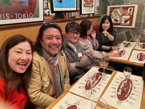 1AD33830-9B12-40C1-8905-F37500A1BF6A 0